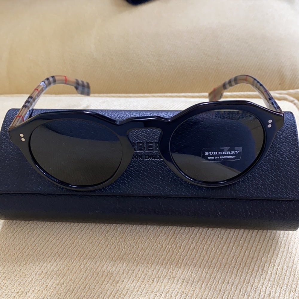 Burberry Sunglasses - Picture 3 of 12